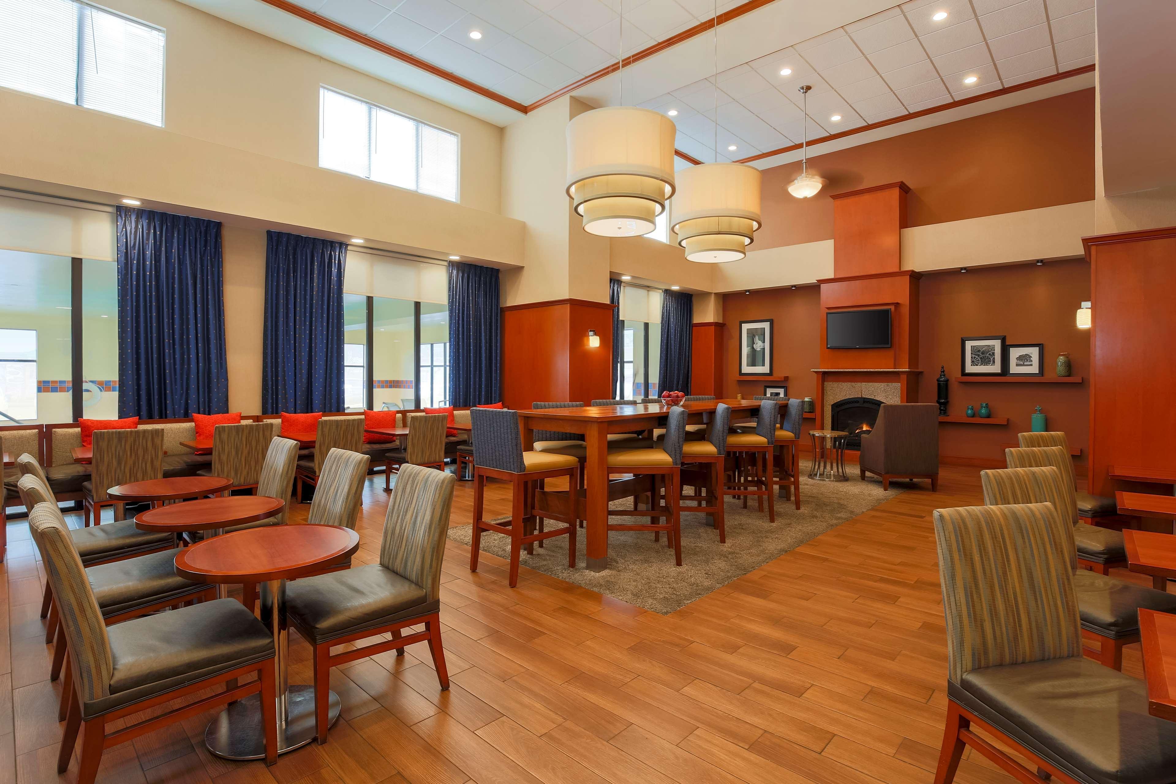Hampton Inn & Suites Уест Хейвън Екстериор снимка