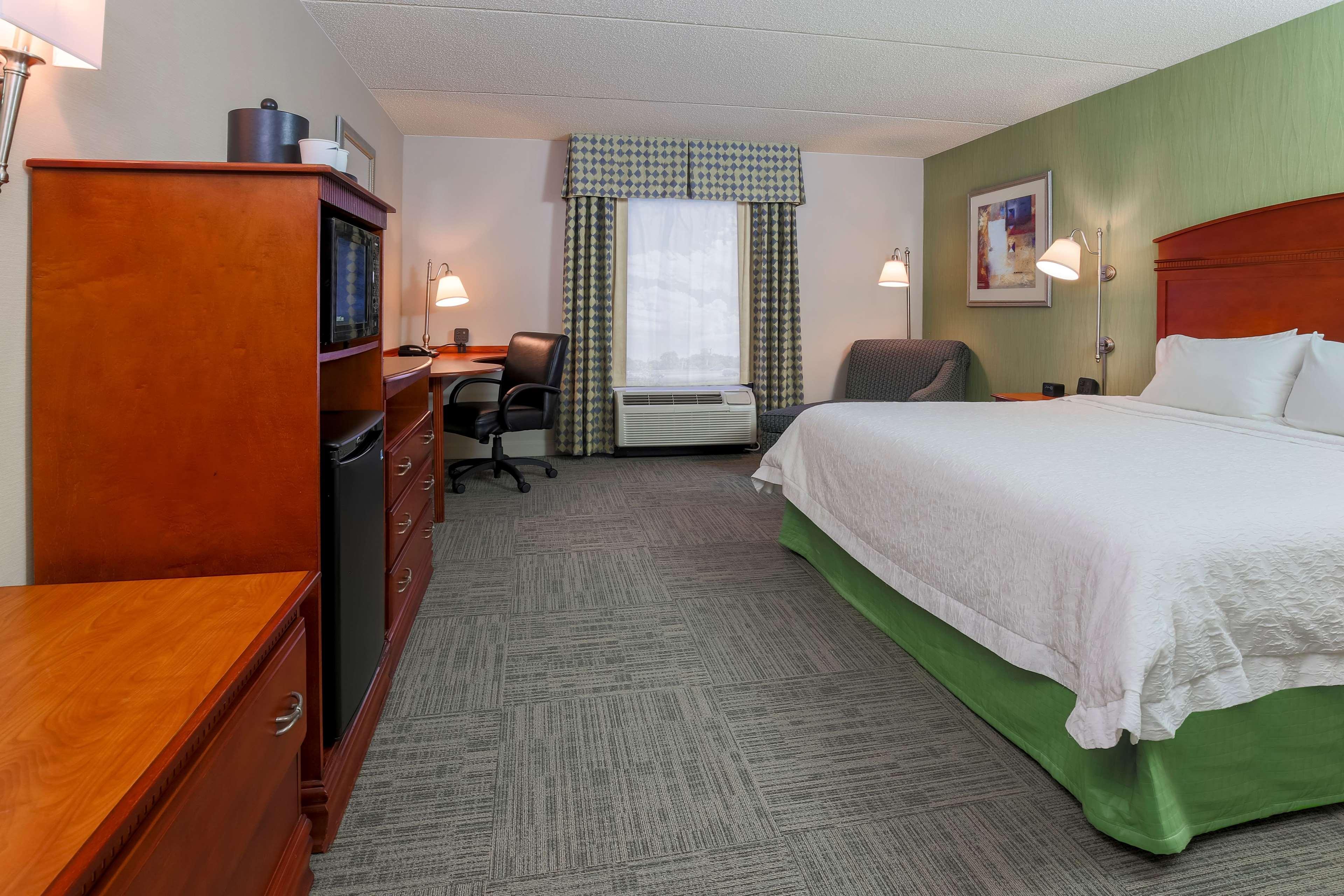 Hampton Inn & Suites Уест Хейвън Екстериор снимка